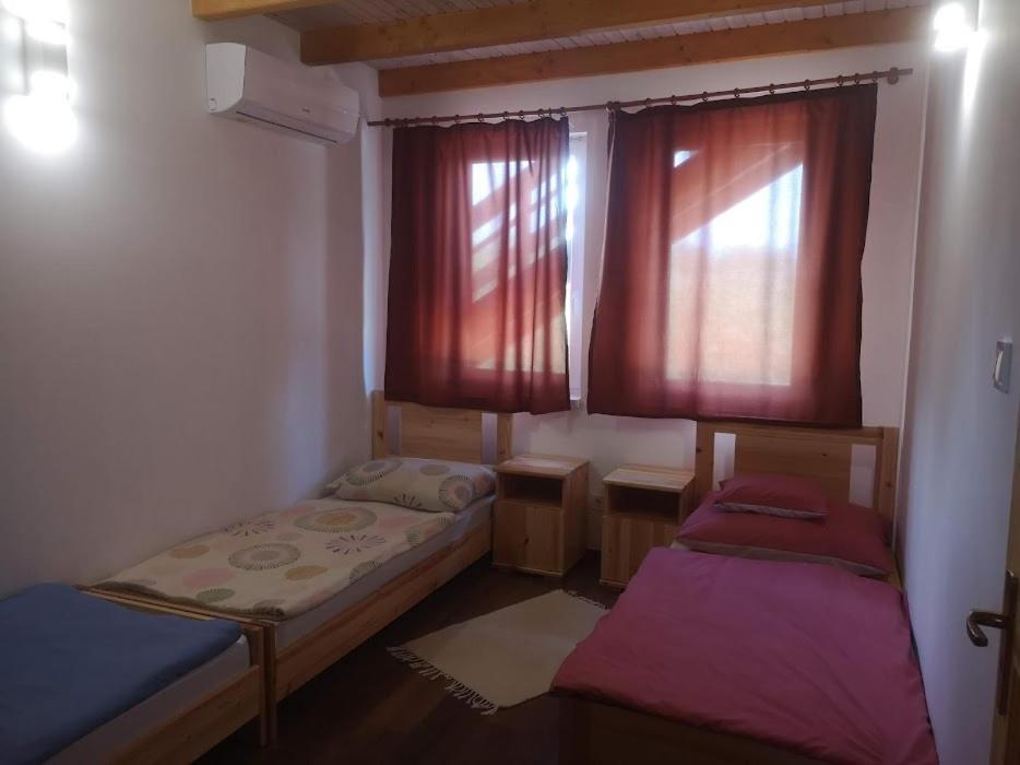Tomajor Vendeghazak Lägenhet Tiszaeszlar Exteriör bild